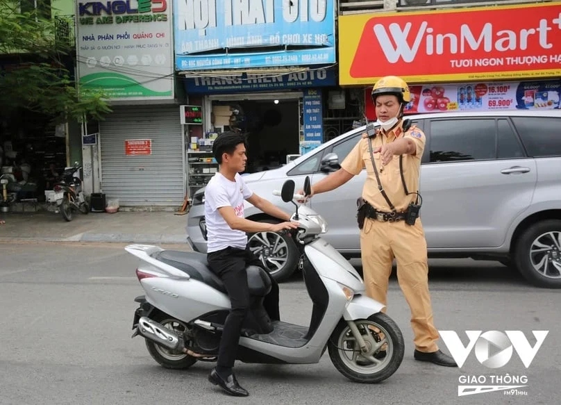 Vì sao liên tiếp xảy ra tình trạng tấn công CSGT khi bị kiểm tra nồng độ cồn?